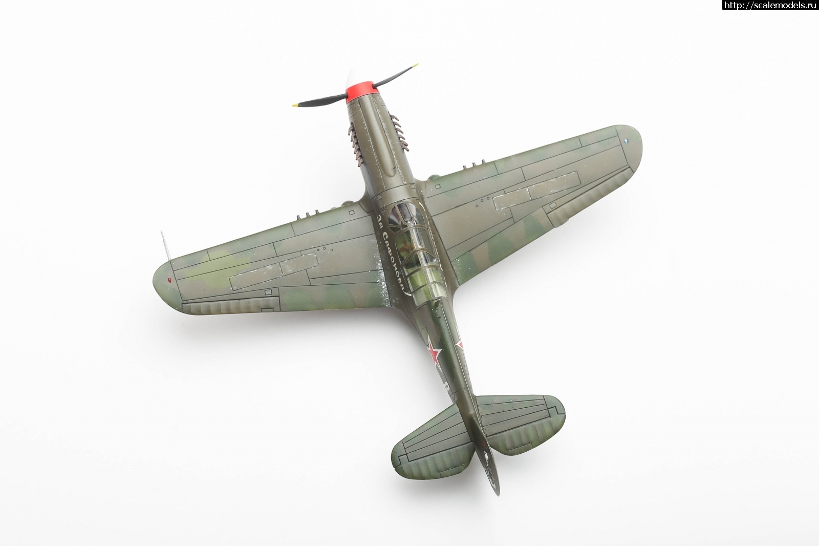 #1798430/ P-40 M/N 1/72 Academy !  