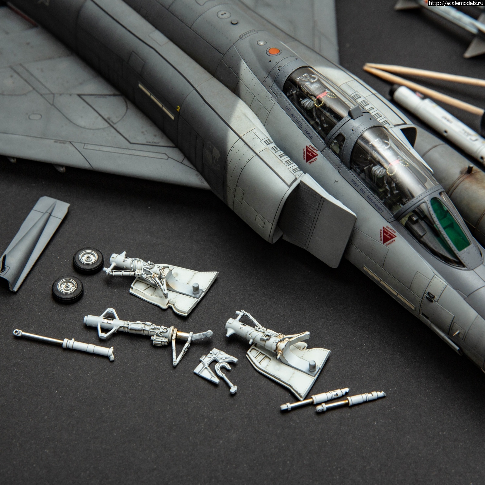 #1801001/ F-4G Phantom II 1/48 MENG -   