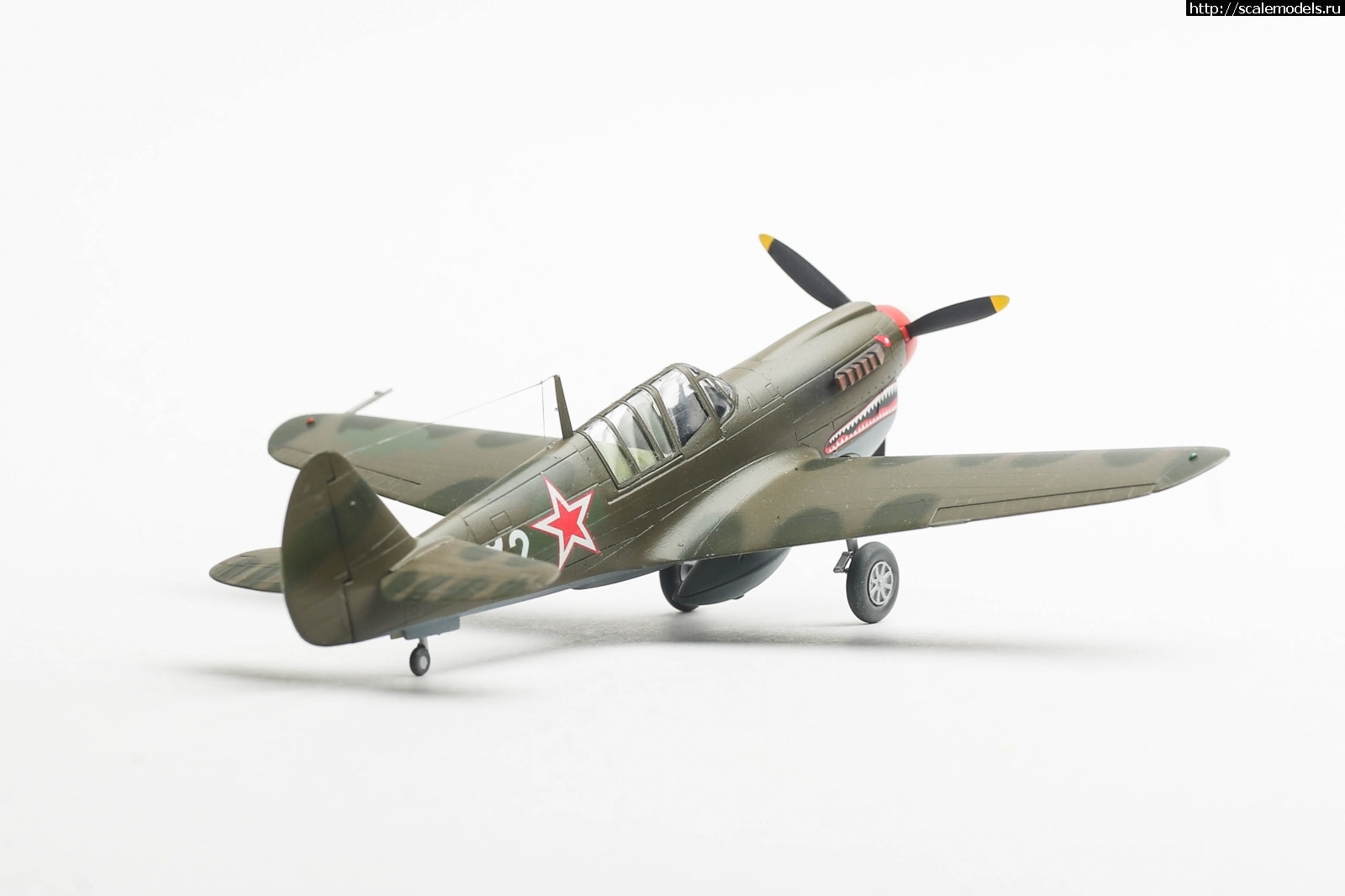 #1803279/ P-40N Hobby boss 1/72 !  