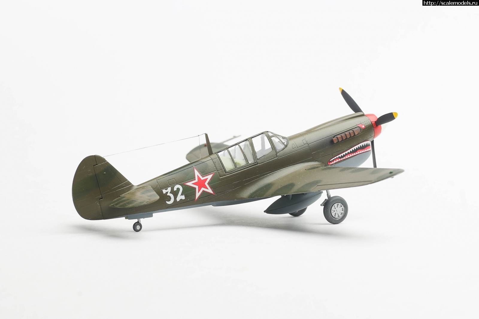 #1803279/ P-40N Hobby boss 1/72 !  