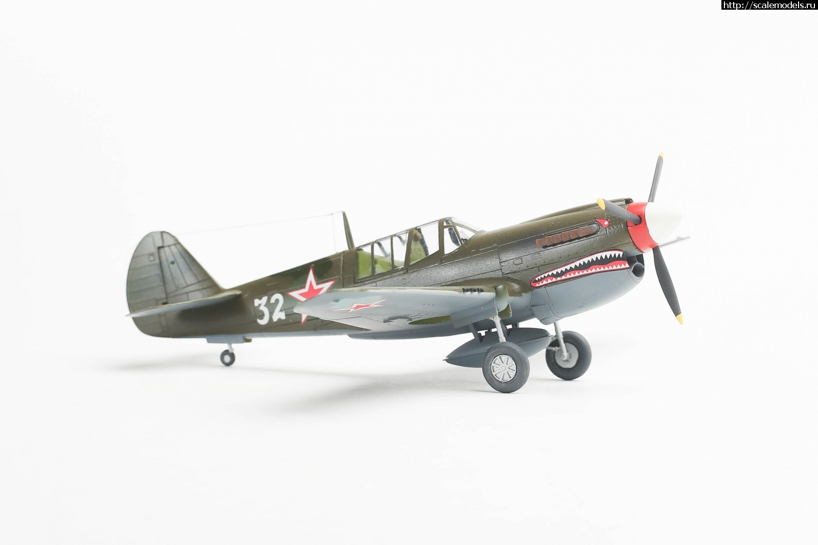 #1803279/ P-40N Hobby boss 1/72 !  