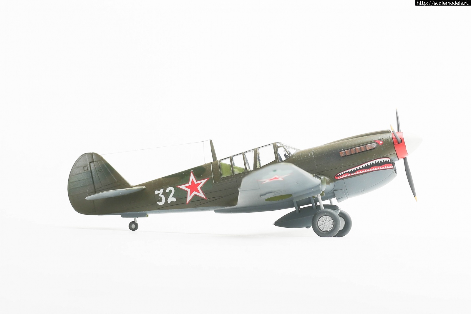 #1803279/ P-40N Hobby boss 1/72 !  