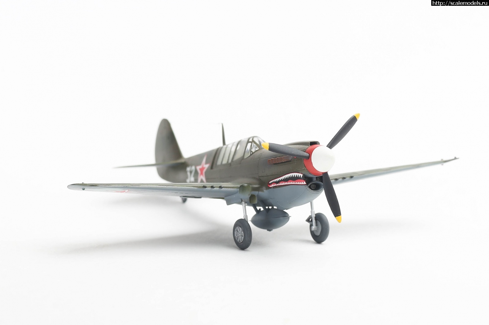 #1803279/ P-40N Hobby boss 1/72 !  