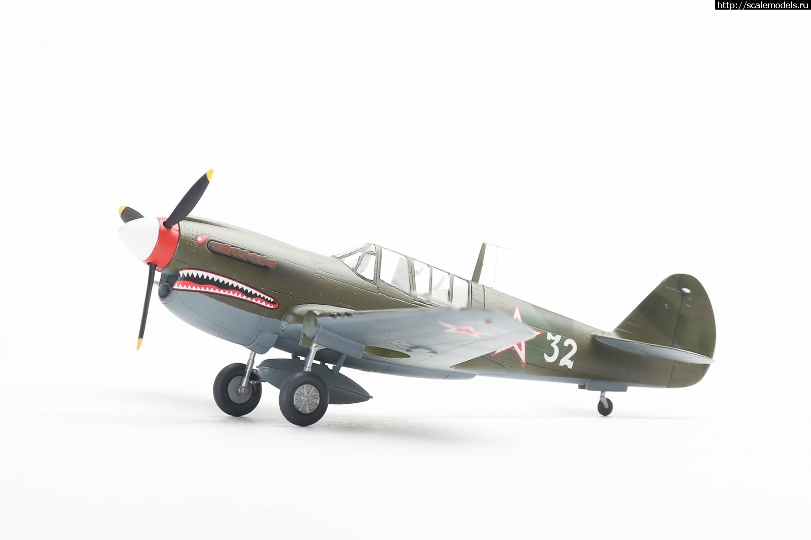 #1803279/ P-40N Hobby boss 1/72 !  