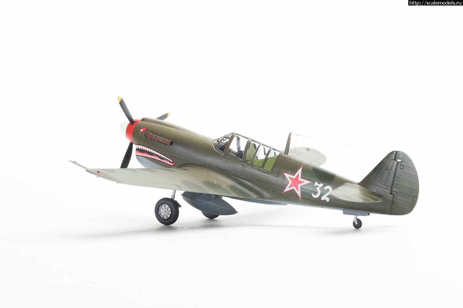 #1803279/ P-40N Hobby boss 1/72 !  