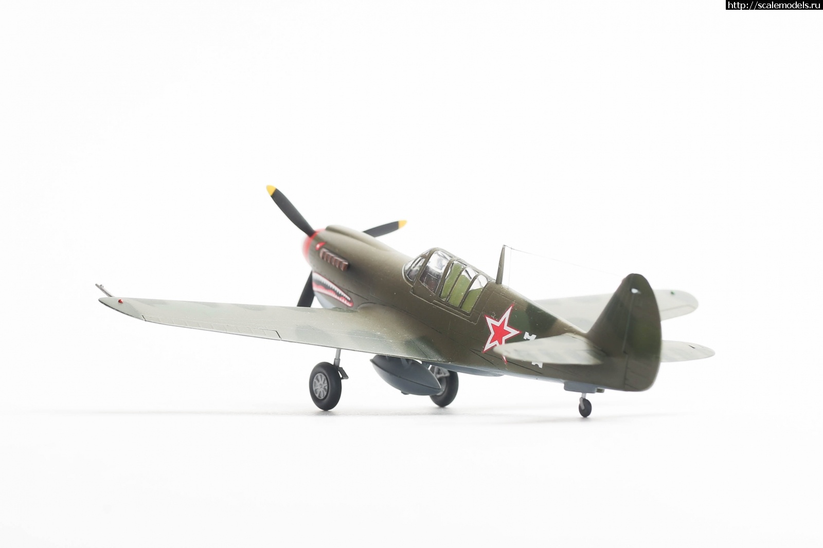 #1803279/ P-40N Hobby boss 1/72 !  