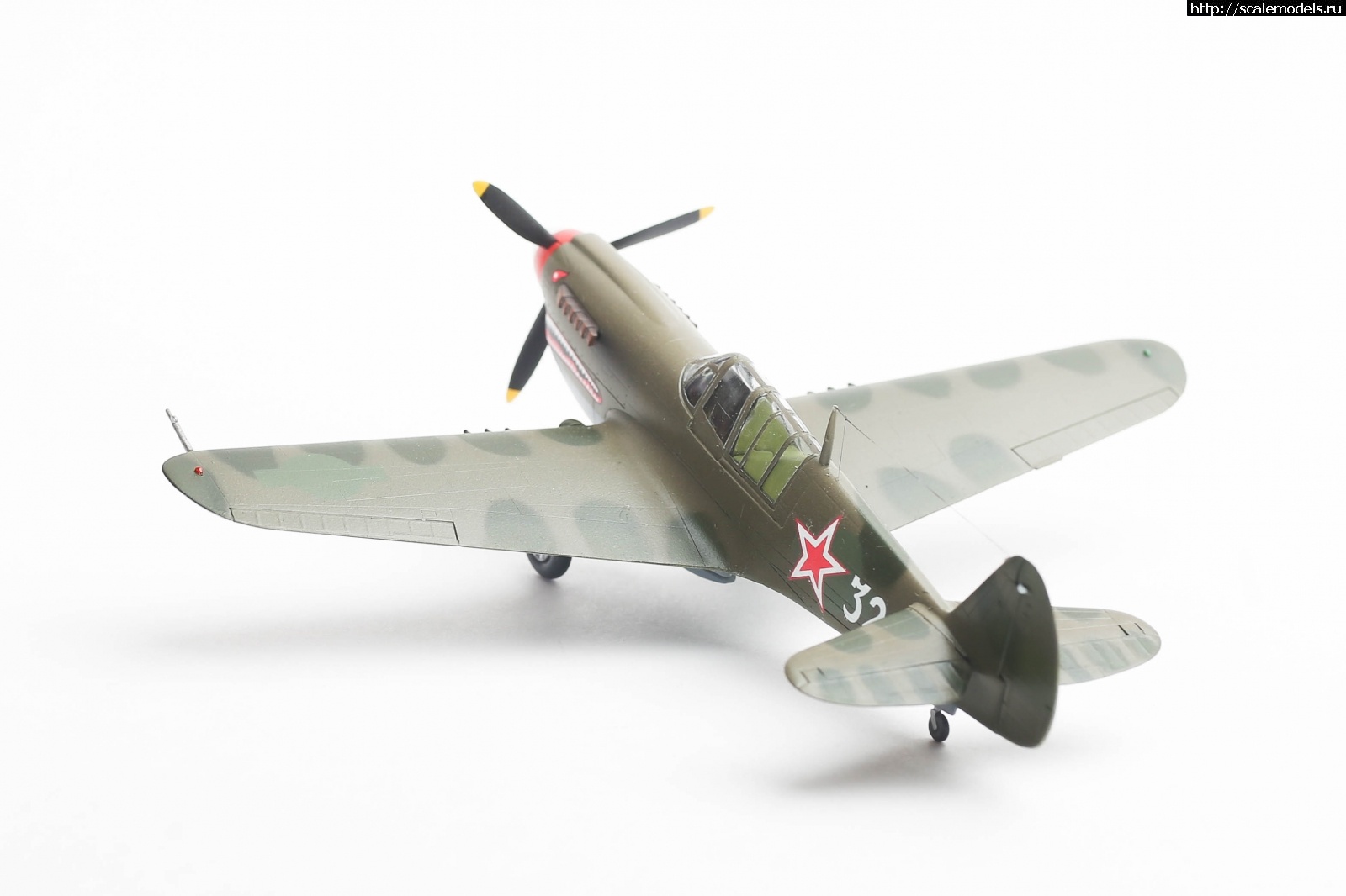 #1803279/ P-40N Hobby boss 1/72 !  