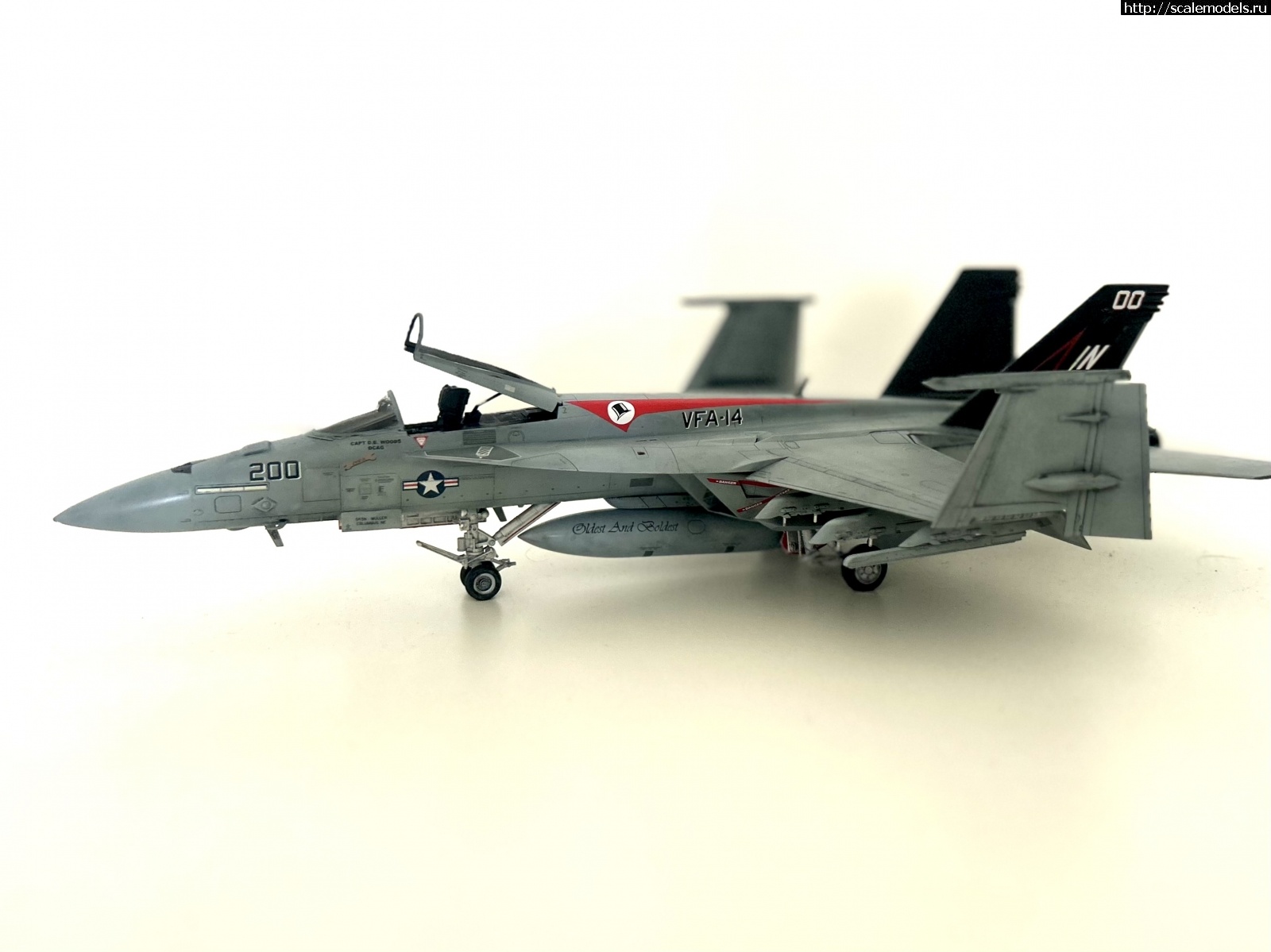 #1843378/ F/A-18E VF-14 "Tophatters" 1:48 Meng !  