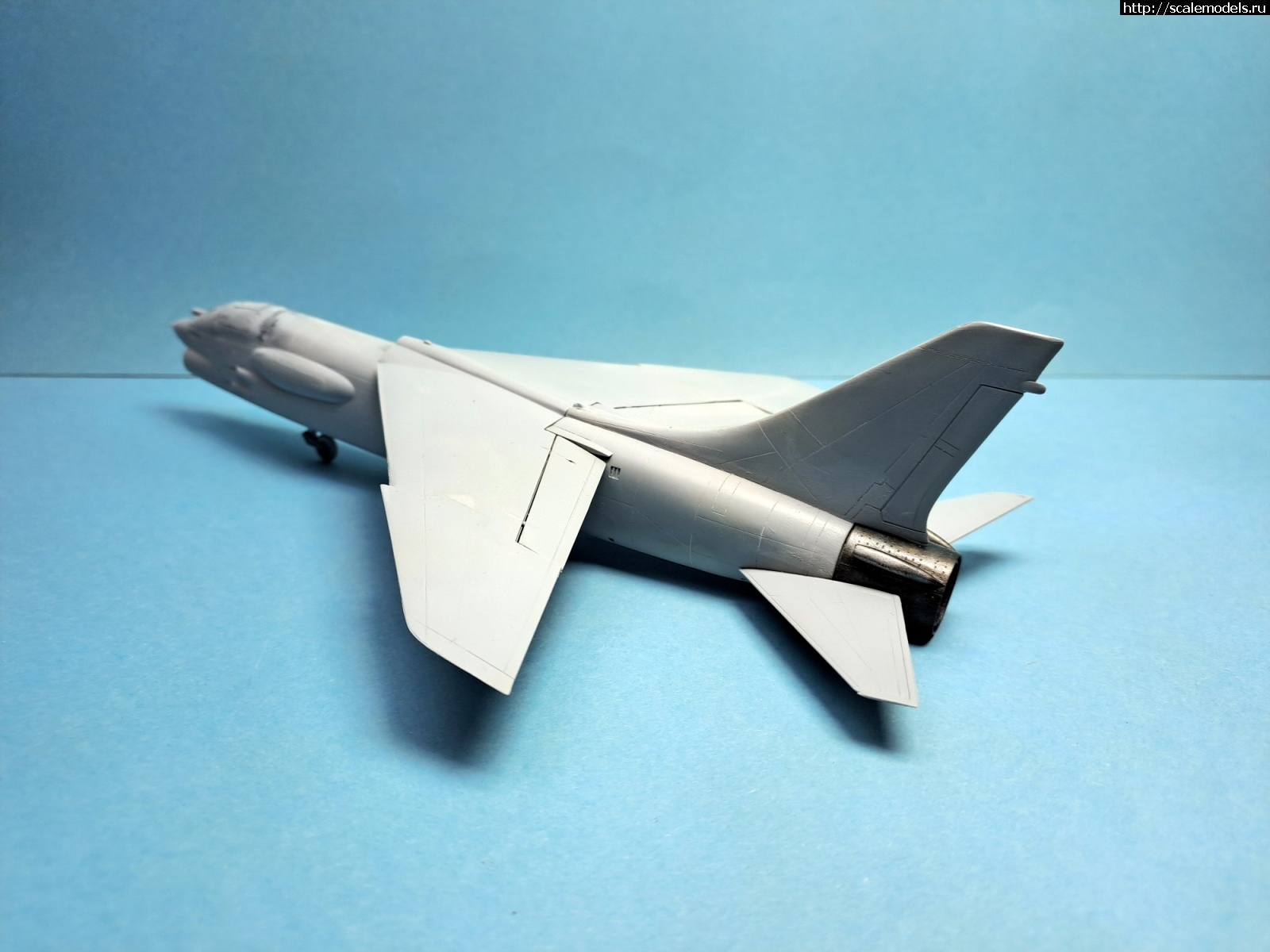 Vought F-8E Crusader Italeri 1:72  