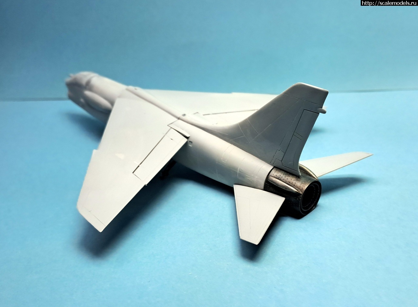 Vought F-8E Crusader Italeri 1:72  