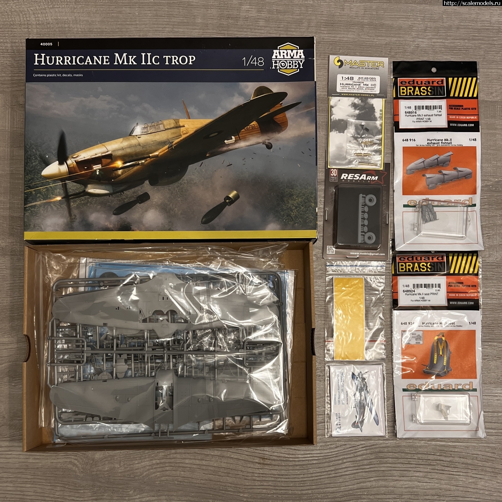 Hurricane Mk.IIc trop 1/48 ARMA HOBBY  